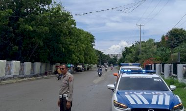 Satgas-Kamseltibcarlantas-Berperan-Aktif-Jaga-Kelancaran-Lalu-Lintas-Selama-Proses-Pemilu-di-Kota-Kupang