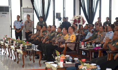 Kepada-Kapolri-dan-Panglima,-Kapolda-Sampaikan-TNI---Polri-di-Maluku-Siap-Amankan-Pemilu