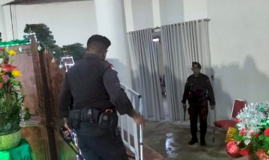Antisipasi-Ancaman-Natal:-Satbrimobda-NTT-Sterilisasi-Gereja-untuk-Kemanan-Peribadatan