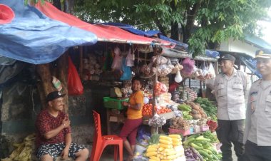 Satgas-Binmas-OMB-Polda-NTT-Lakukan-Patroli-Dialogis-dan-Imbauan-di-Pasar-Inpres-Naikoten