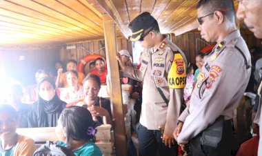 Kapolres-Alor-Pantau-Puncak-Arus-Mudik-di-Pelabuhan-Kalabahi