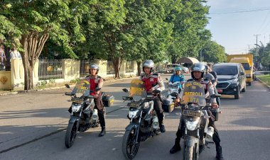 Personel-Subsatgas-Pam-Obyek-Penting-Pemilu-Kawal-Pengiriman-Logistik-ke-Kabupaten-Rote-Ndao