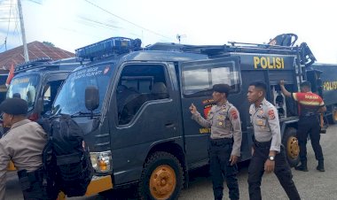 Polda-NTT-Kirim-102-Personel-Ditsamapta-BKO-ke-Flores-Timur-untuk-Penanganan-Dampak-Erupsi-Gunung-Lewotobi