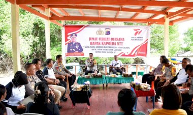 Jumat-Curhat-Polda-NTT:-Irwasda-Kombes-Pol.-I-Made-Sunarta-Dengar-dan-Respon-Langsung-Aspirasi-Masyarakat-Oesapa-Barat