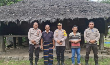 Kapolsek-Wolowaru-Jalin-Silaturahmi-dengan-Tokoh-Adat-dan-Kunjungi-Kopdit-Pintu-Air