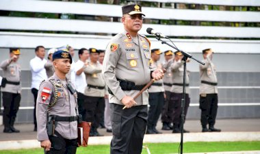 Pimpin-Upacara-Bulanan,-Kapolda-NTT-Soroti-Dampak-Perkembangan-Teknologi