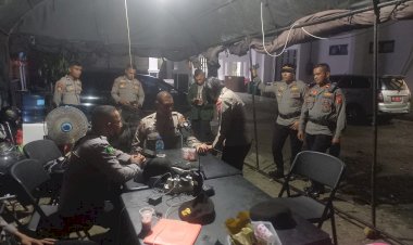 Anggota-Polda-NTT-Dalam-Operasi-Mantap-Brata-Turangga:-Sinergi-Patroli-dan-Pelayanan-Kesehatan-untuk-Pemilu-Aman-dan-Sehat