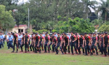 Olahraga-Bersama-TNI-Polri-Memperkuat-Sinergitas-di-Mapolda-NTT