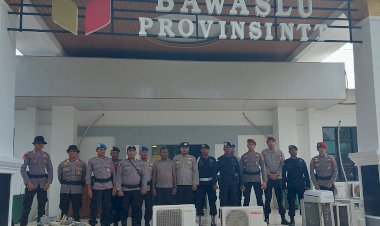 Wujudkan-Situasi-Aman-Jelang-Pemilu,-Personel-Kompi-5-OMB-Turangga-2024-Melakukan-Patroli-di-Kota-Kupang