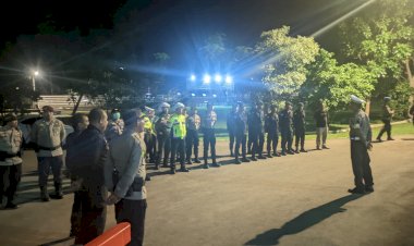 Anggota-Satgas-Operasi-Mantap-Brata-Gelar-Patroli-Malam-di-Kota-Kupang-untuk-Ciptakan-Kamtibmas-Aman