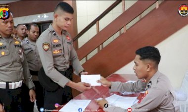 Dukungan-Penuh:-Personel-Polda-NTT-Terima-Uang-dan-Perhatian-Kesehatan-dalam-Operasi-Mantap-Brata-2023/2024