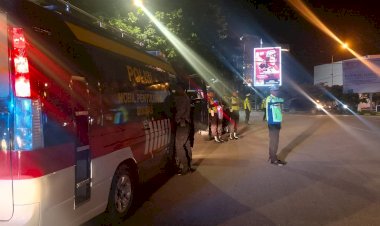 Personel-Gabungan-TNI-Polri-Lakukan-Patroli-Cipkon-Pasca-Pemungutan-Suara-Pemilu-2024-di-Kota-Kupang