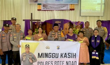 Penuhi-Janji-Kasih-Pada-Minggu-Kasih,-Kapolres-Rote-Ndao-Berikan-Kacamata-Khusus-Penderita-Glaukoma-Gratis-Ke-Jemaat-Gereja-GMIT-Menggelama