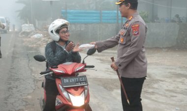 Eratkan-Persaudaraan-Dan-Tali-Asih-Jelang-Perayaan-Idul-Fitri-1445-H,-Polres-TTS-Bagi-Takjil-Kepada-Masyarakat