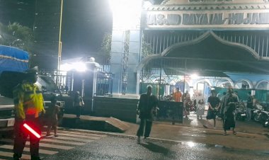 Ciptakan-Rasa-Aman-dan-Nyaman,-Polres-Belu-dan-Jajaran-Turun-ke-Masjid-Amankan-Sholat-Tarawih-Pertama-Ramadhan-2024