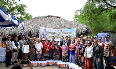 Kapolda-Bersama-Komunitas-Motor-Polda-NTT-Berbagi-Kasih-di-Kabupaten-Kupang