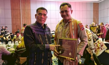 Kadin-NTT-Beri-Penghargaan-kepada-AKBP-Agustinus-Chirstmas-Sebagai-Jenderal-Kopi