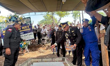 Dirpolairud-Polda-NTT-Pimpin-Upacara-Pemakaman-Almarhum-Bripka-Trifeda-Baitanu
