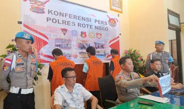 Kapolres-Rote-Ndao-Gelar-Konferensi-Pers-Ungkap-Kasus-Penyelundupan-WNA-China