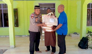 Aksi-Sosial-Kapolres-Rote-Ndao-Berbagi-Rezeki-kepada-Pengurus-Masjid-Al-Falah