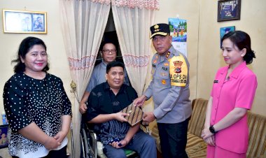 Wujud-Kepedulian-terhadap-Anggota,-Kapolda-NTT-Kunjungi-Anggota-Polri-yang-Sakit-Menahun