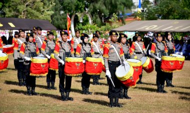Semarak-Hari-Bhayangkara-ke-78-di-Mapolda-NTT-Dimeriahkan-oleh-Penampilan-Memukau-Drumband-Turangga-dan-Tarian-Kolosal-Bersama