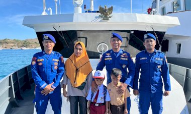 Ditpolairud-Polda-NTT-Berikan-Bantuan-Perlengkapan-Sekolah-untuk-Anak-Terdakwa-Kecelakaan-Kapal