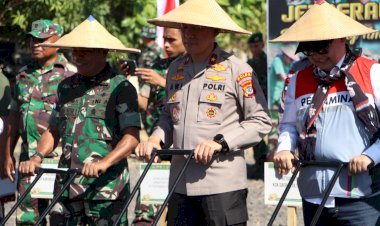 Wakapolda-NTT-Hadiri-Peresmian-Sumur-Bor-dan-Kick-Off-RTLH-di-Kupang-Timur