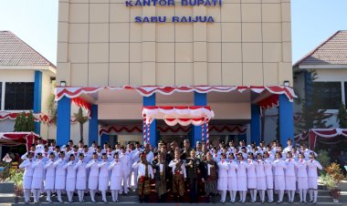 Kapolda-NTT-Ikuti-Upacara-Peringatan-HUT-RI-ke-79-Tingkat-Kabupaten-Sabu-Raijua