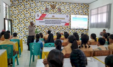 Ditbinmas-Polda-NTT-Edukasi-Siswa-SMP-Negeri-4-Kupang-tentang-Bahaya-Radikalisme-dan-Intoleransi
