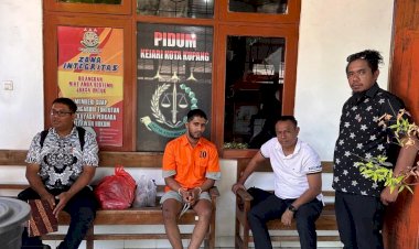 Tahap-II-Kasus-Tindak-Pidana-Penyelundupan-Manusia-Terhadap-5-WNA-Asal-China,-Polda-NTT-Serahkan-Tersangka-ke-Kejati