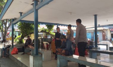 Subsatgas-Binmas-Ops-Mantap-Praja-Sambangi-Warga-di-Terminal-LLBK,-Ajak-Sukseskan-Pilkada-Serentak