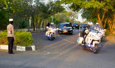 TNI-Polri-Kerahkan-Personel-untuk-Amankan-Jalur-Kunjungan-Presiden-Jokowi-di-Kupang
