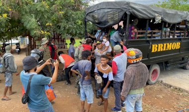 Sigap-Hadapi-Erupsi,-Tim-Gabungan-Polda-NTT-Evakuasi-Warga-dari-Daerah-Terdampak-Lewotobi
