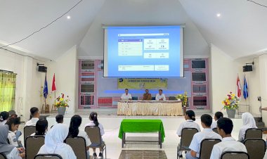 Polda-NTT-Ajak-Pelajar-SMAN-3-Kota-Kupang-Jauhi-Narkoba-Lewat-Penyuluhan-Inspiratif