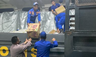 Bantuan-Kemanusiaan-Kapolri-Tiba,-Siap-Disalurkan-ke-Enam-Posko-Pengungsian