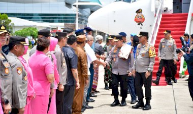Kapolda-NTT-Sambut-Kedatangan-Kapolri,-Siap-Tinjau-Langsung-Korban-Erupsi-Gunung-Lewotobi