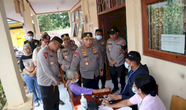 Kapolri-Tinjau-Posko-Pengungsian-Erupsi-Gunung-Lewotobi,-Pastikan-Layanan-Dasar-Terpenuhi