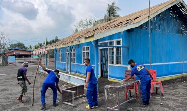 Polairud-Polda-NTT-Sigap-Kawal-Pilkada-di-Daerah-Rawan-Erupsi-Gunung-Lewotobi