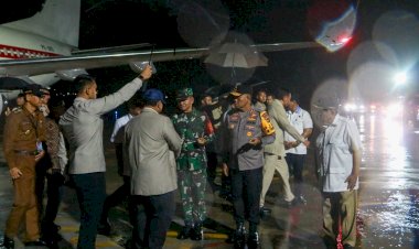 Presiden-RI-Prabowo-Subianto-Tiba-di-Kupang,-Disambut-Resmi-oleh-Forkopimda-NTT