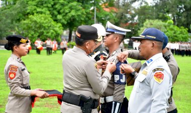Pimpin-Apel-Gelar-Pasukan-Operasi-Lilin-2024,-Kapolda-NTT-Pastikan-Siap-Amankan-Nataru