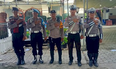 Patroli-Pengamanan-Gereja-di-Kota-Kupang,-Subsatgas-Propam-Lakukan-Pengawasan-dan-Pengecekan-Kehadiran-Personel
