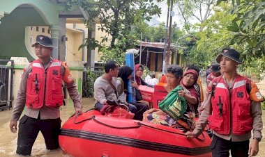 Tim-SAR-Satbrimob-Polda-Jateng-turun-ke-Lokasi-longsor-bantu-cari-korban-hilang-dan-siapkan-dapur-lapangan-di-Petungkriyono