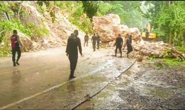 Evakuasi-Material-Longsor-di-Taman-Nasional-Manupeu-Tanah-Daru,-Sumba-Barat