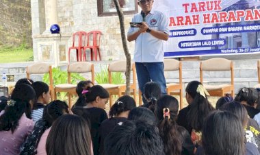 Lindungi-Masa-Depan-Generasi-Muda,-Polres-Sumba-Timur-Edukasi-Bahaya-Narkoba-dan-Tertib-Lalu-Lintas