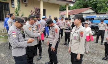 Jaga-Integritas,-Propam-Polres-Alor-Lakukan-Pemeriksaan-Ponsel-dan-Sikap-Tampang