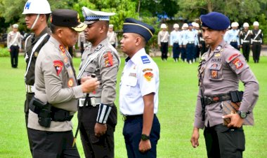 Pastikan-Pengamanan-Hari-Raya-Idul-Fitri-1446-H-Lancar,-Kapolda-NTT-Pimpin-Apel-Gelar-Pasukan-Operasi-Ketupat-2025