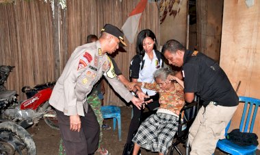 Sentuhan-Kemanusiaan:-Karoops-Polda-NTT-Bantu-Kursi-Roda-dan-Layanan-Kesehatan-untuk-Eks-Pengungsi-Timor-Timur