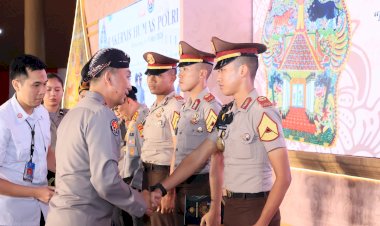 Taruna-Akpol-Adityo-Ghalyh-Parama-Raih-Penghargaan-di-Rakernis-Humas-Polri-2025