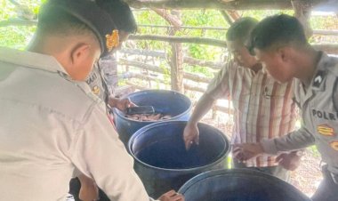 Hari-Pertama-Operasi-Pekat-Turangga-2025,-Polres-Kupang-Sasar-Tempat-Penyulingan-Sopi-Ilegal